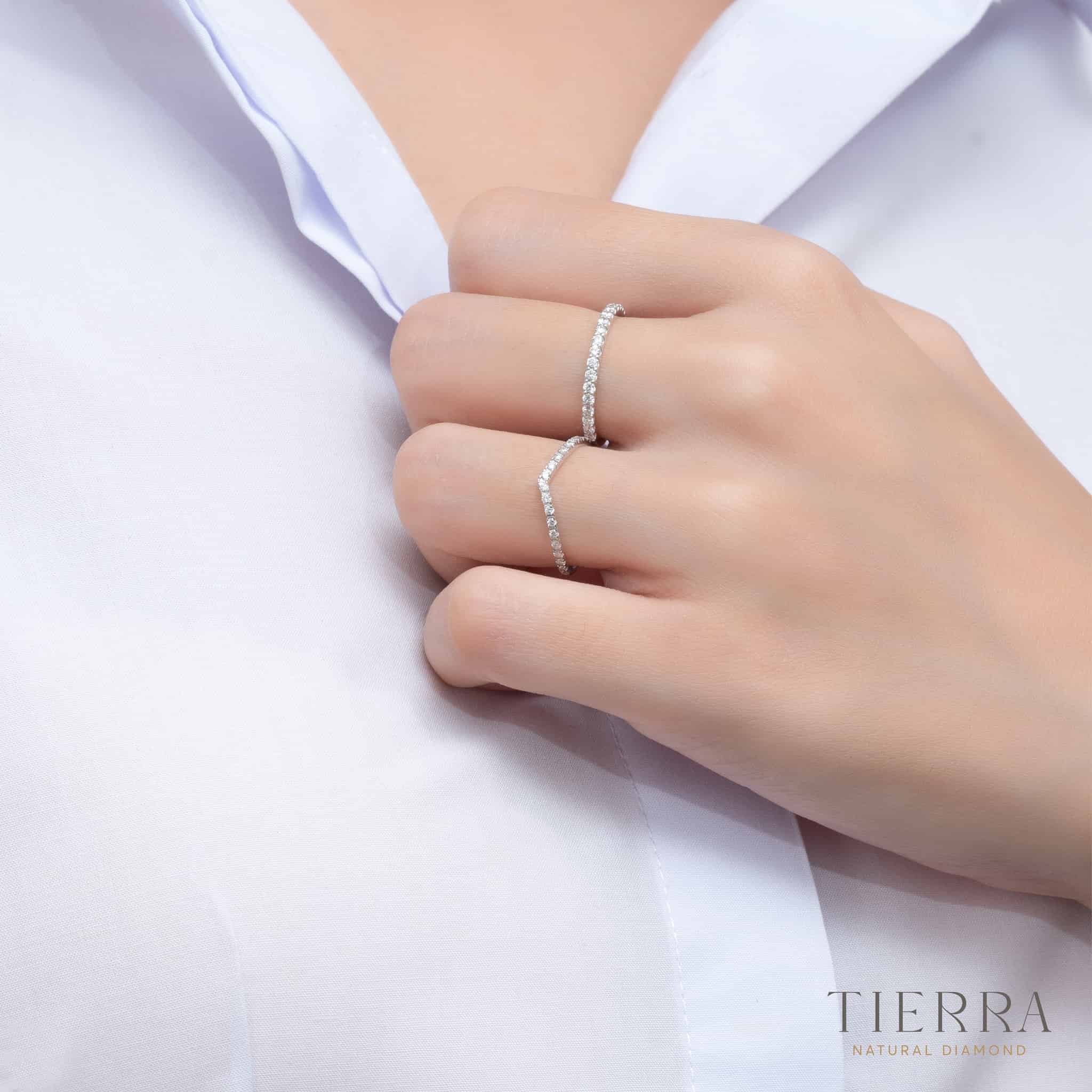 Các cặp đôi thường phân vân cặp nhẫn cưới vàng 24k giá bao nhiêu là vừa túi tiền